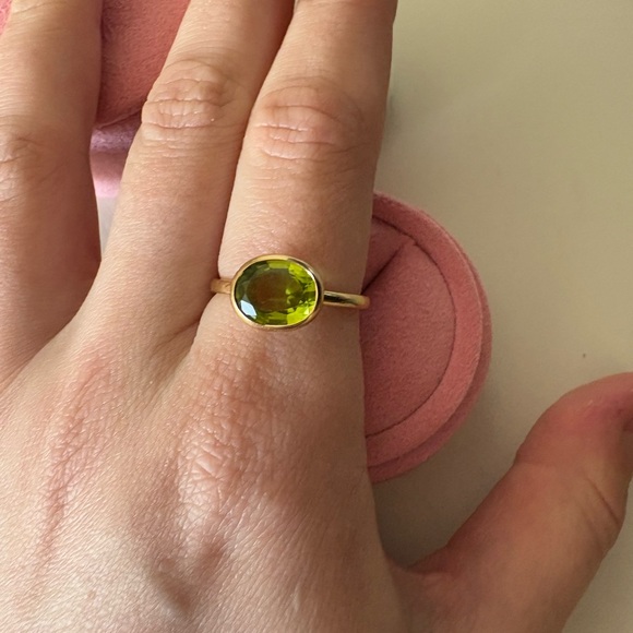 Lisa Eldridge Jewelry The Anderson Peridot 18k Gold Ring - Picture 5 of 5